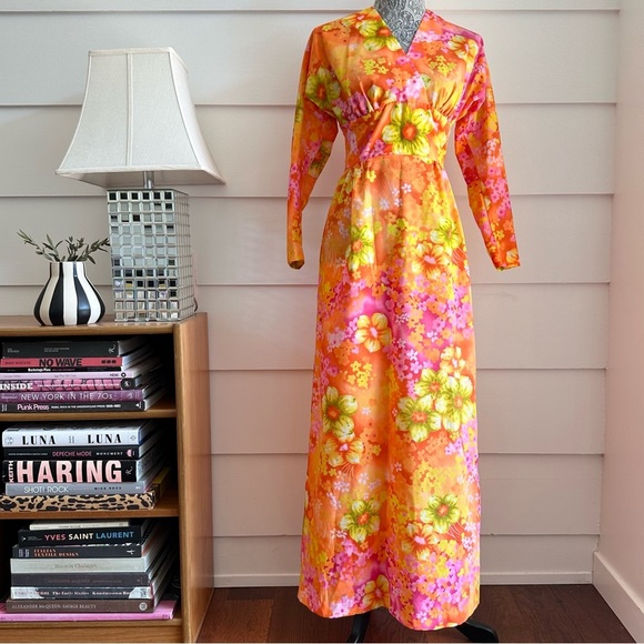Vintage Dresses & Skirts - Vintage 1970s Hawaiian Floral Print Maxi Dress XS